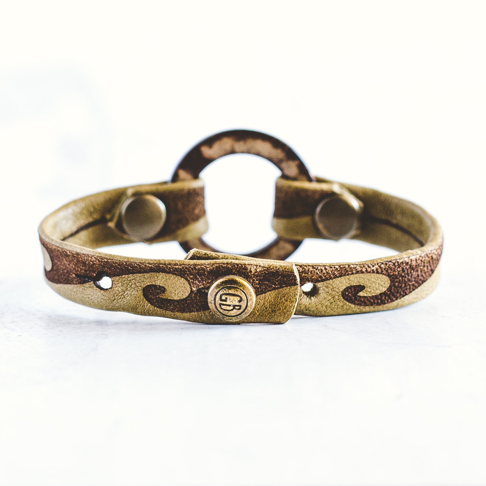 Hawaiian Wave Circle of Love Bracelet - Antique Brass